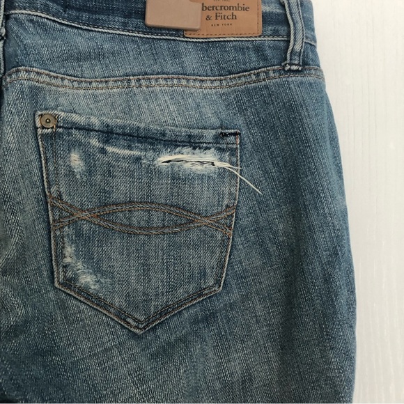 Abercrombie & Fitch med rise light wash destroyed denim Bermuda shorts size 27 - Picture 11 of 12